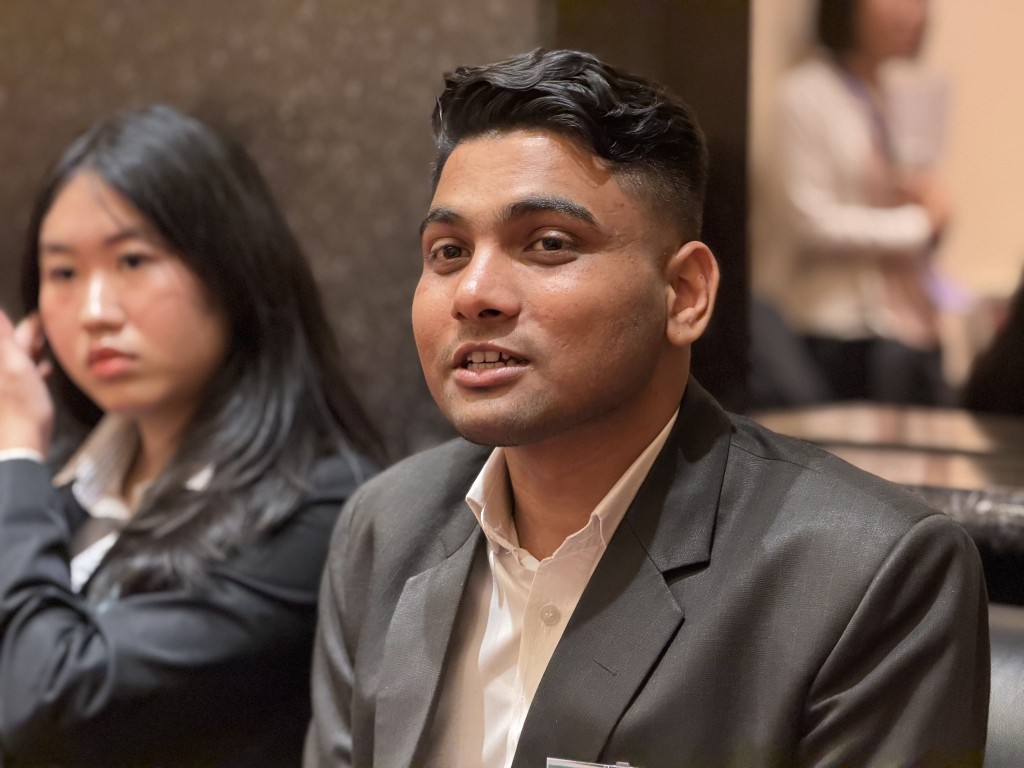 Lochan JOSHI認為香港是社會治安良好的國際化城市，因此選擇來港留學。佘丹薇攝