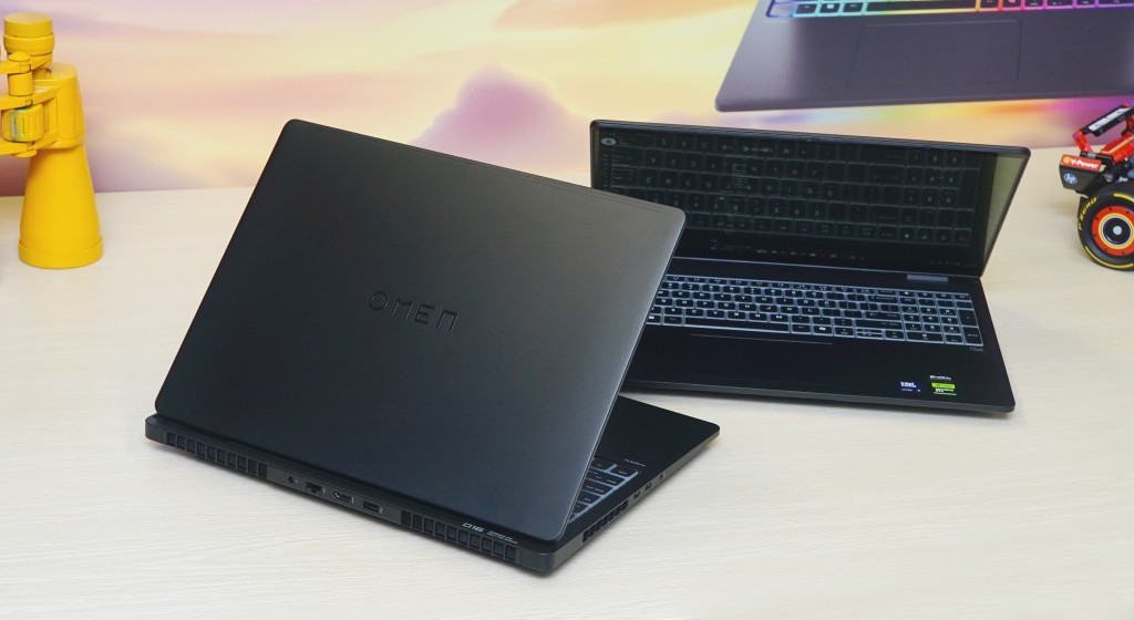 HP OMEN MAX 16面蓋用上鋁金屬。