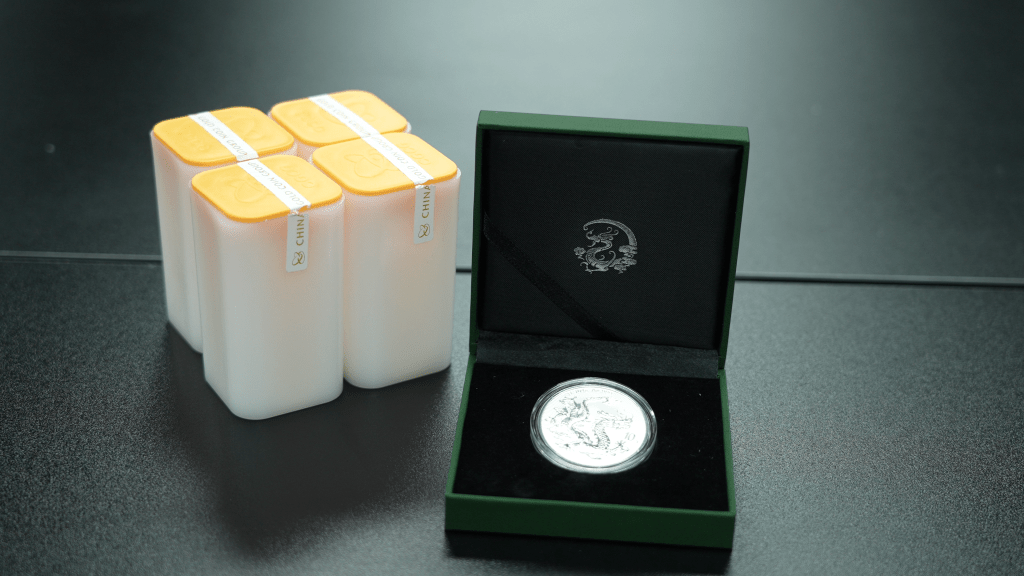 銀幣通常會買一筒、每筒20枚。