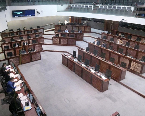 立法会政制事务委员会今天召开会议。
