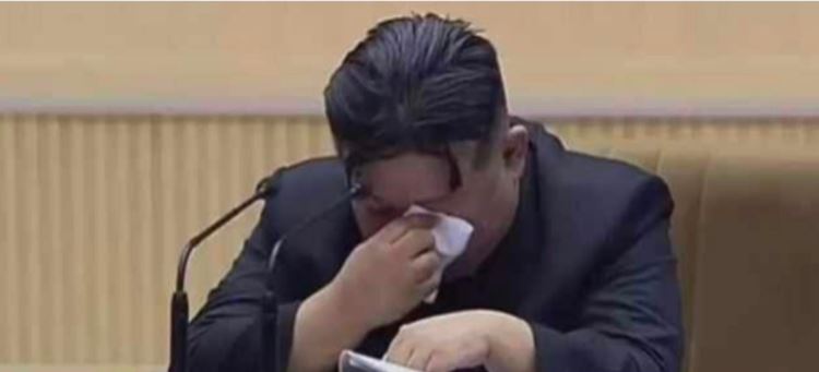 金正恩在提到北韩生育率下跌，呼吁妇女多生育时痛哭流泪。影片截图