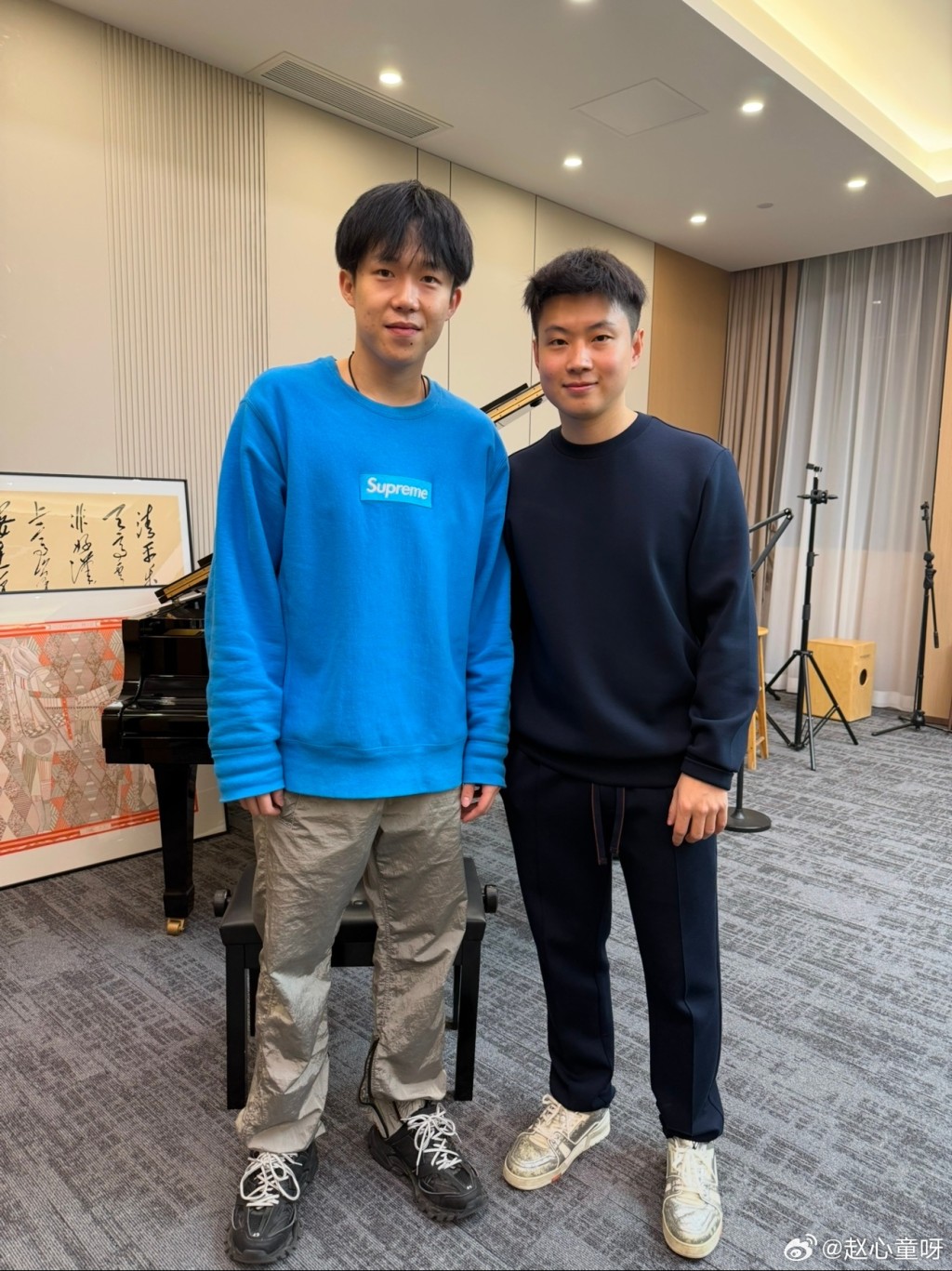 王楚欽和趙心童跨界別合照。微博@趙心童呀圖片 王楚欽和趙心童跨界別合照。微博@趙心童呀圖片