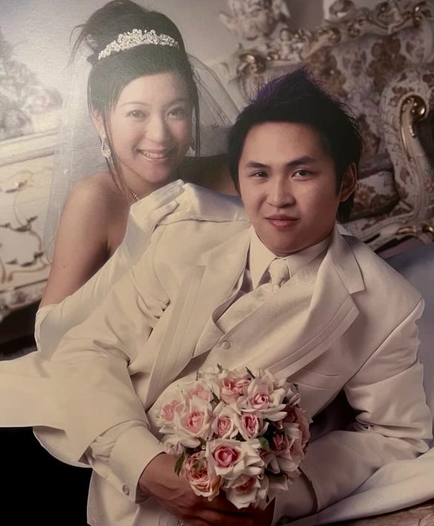 梁芷珮20年前的婚照。