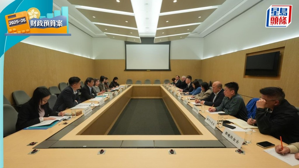 楊何蓓茵與公務員中央評議會和公務員團體代表會面。楊何蓓茵FB