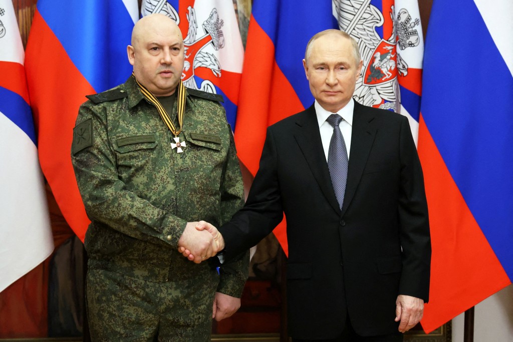 苏罗维金曾任乌克兰战争俄军前总指挥官，去年底获普京颁奖表扬。路透社
