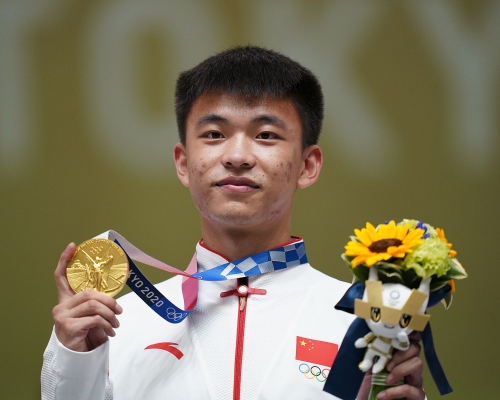 張常鴻刷新男子50米步槍三姿的世界紀錄奪金，無負恩師杜麗栽培。