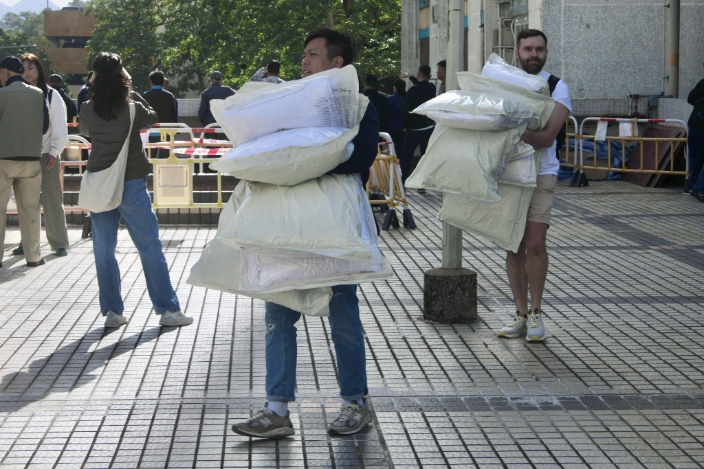 提供枕頭被鋪。 提供枕頭被鋪。