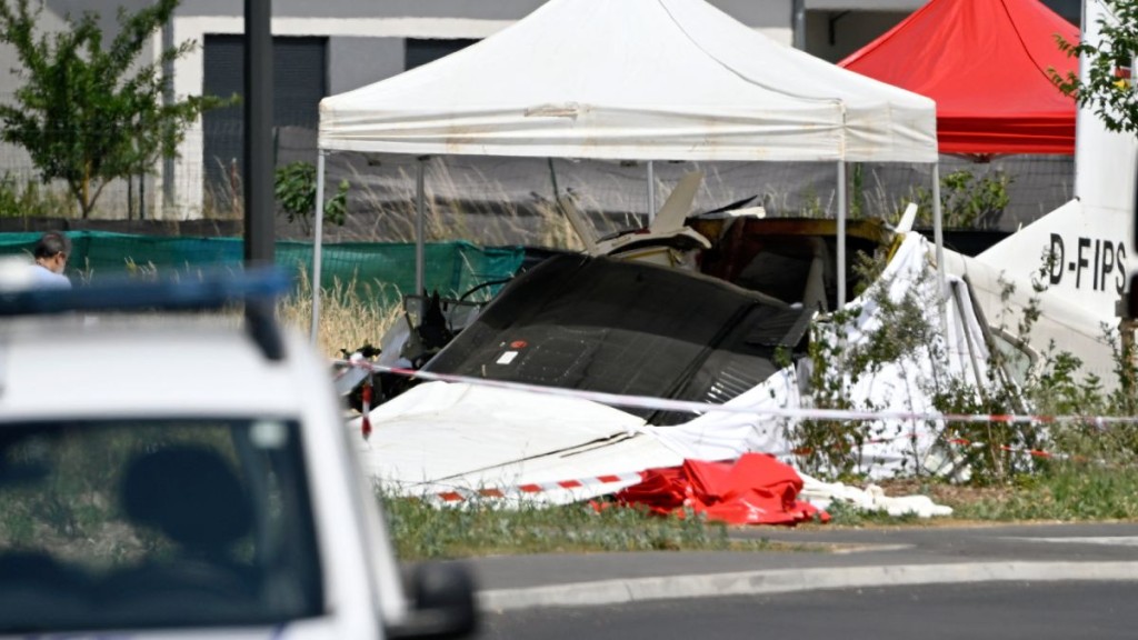 法国东部发生小型飞机坠毁，酿成11人身亡。法新社