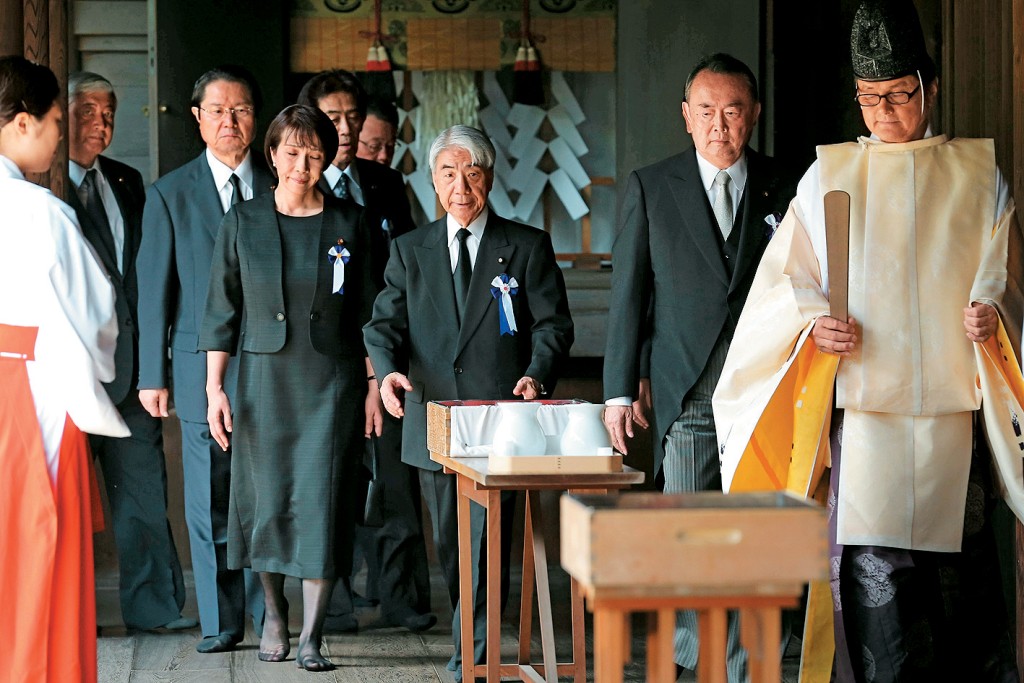 高市早苗2014年参拜靖国神社。