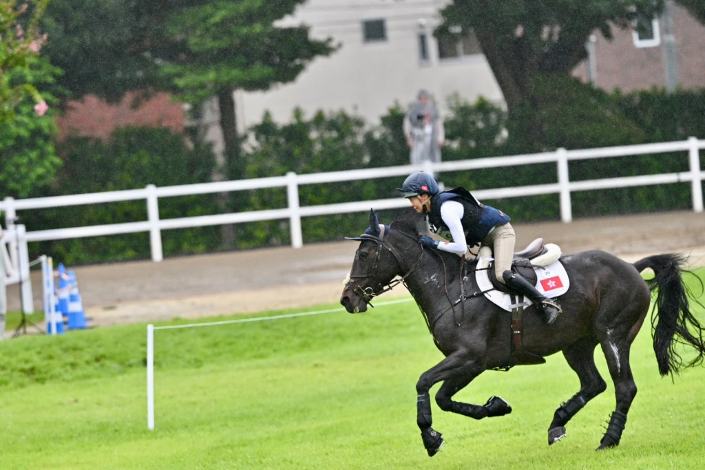 馬術越野障礙賽: 何苑欣 - 2026名古屋亞運。劉駿軒攝 馬術越野障礙賽: 何苑欣 - 2026名古屋亞運。劉駿軒攝
