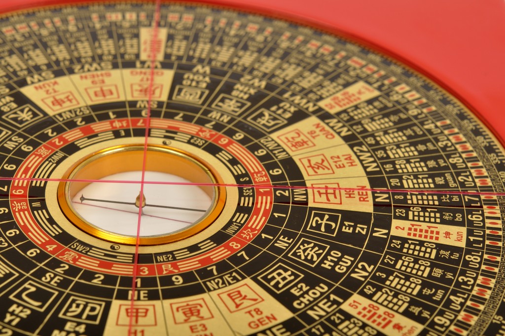 傳統堪輿學對神台的敬重,背後涵蓋着深刻的心理學與環境學智慧。 傳統堪輿學對神台的敬重,背後涵蓋着深刻的心理學與環境學智慧。