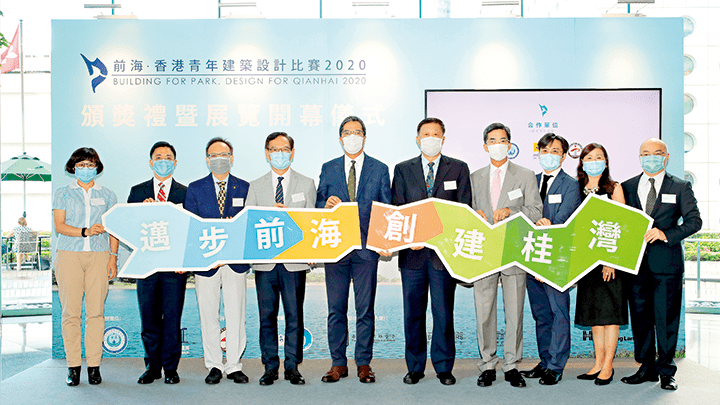 谢伟铨（左四）宣布与前海管理局合作举办「前海．香港青年建筑设计师竞赛」。