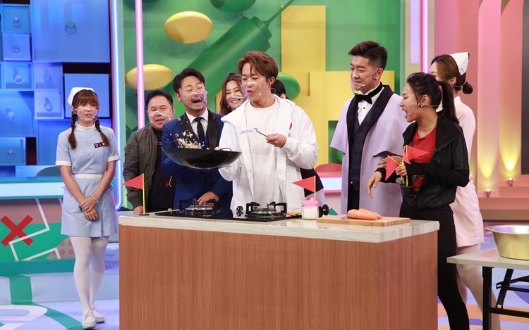 鄭衍峰炒飯拋鑊。