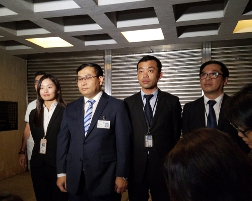 沙田警區助理指揮官 (刑事) 警司陳昕(右三)。