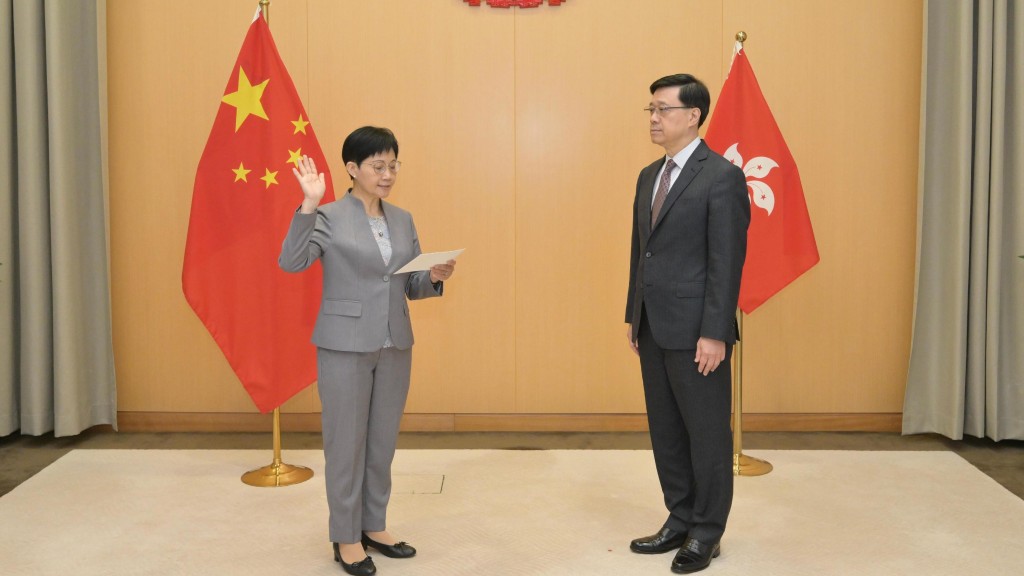 新任平機會主席林美秀在行政長官李家超監誓下作出誓言,宣誓擁護《中華人民共和國香港特別行政區基本法》,效忠中華人民共和國香港特別行政區。政府新聞處