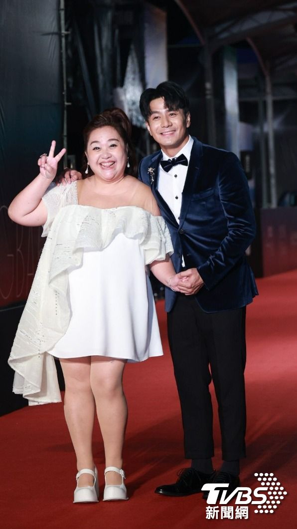 锺欣凌和郭彦以《超级总动员》入围儿童少年节目主持人奖，一同行红地毯，锺欣冻瘦了不少。