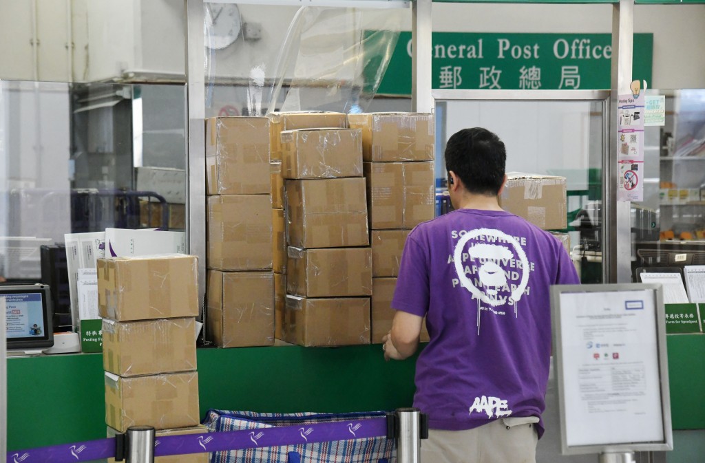 根據郵件量趨勢與收支預測,營運基金難以支持香港郵政持續營運。 根據郵件量趨勢與收支預測,營運基金難以支持香港郵政持續營運。