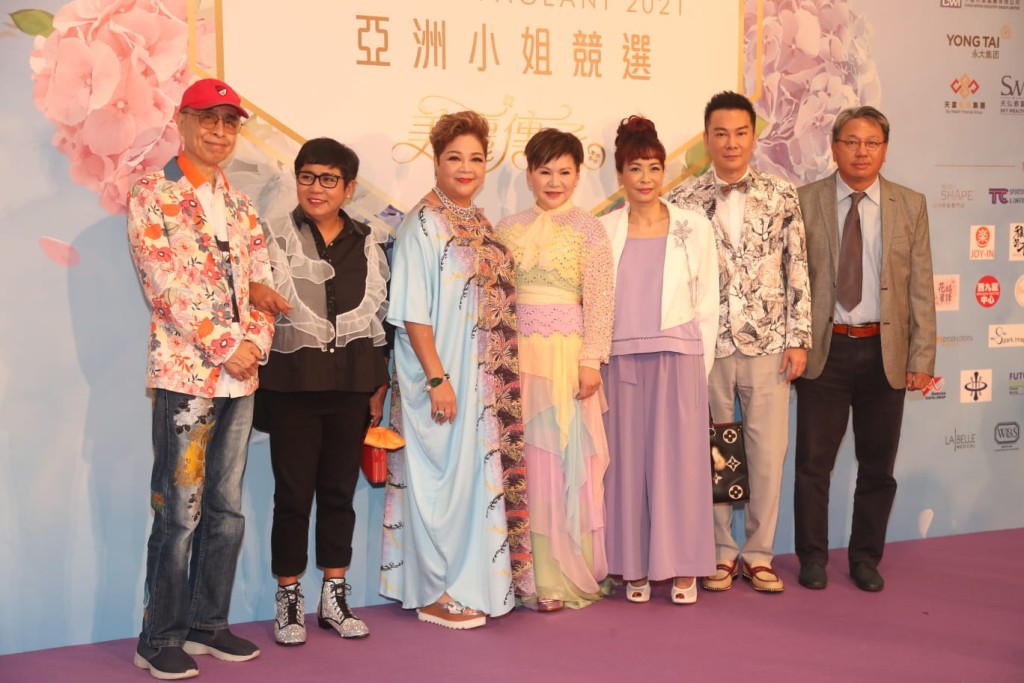 肥妈(左三)今晚会表演。