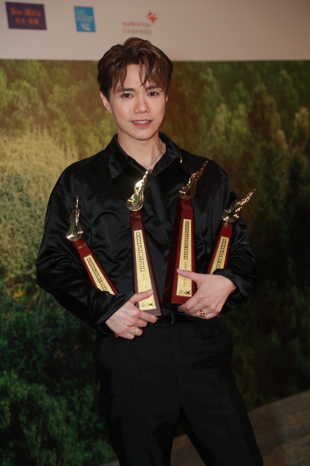 张敬轩事隔十年重夺「我最喜爱的男歌手奖」。