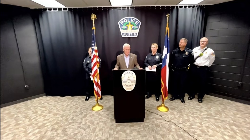 奥斯汀警方开记者会交待案情进展。 Austin Police Department