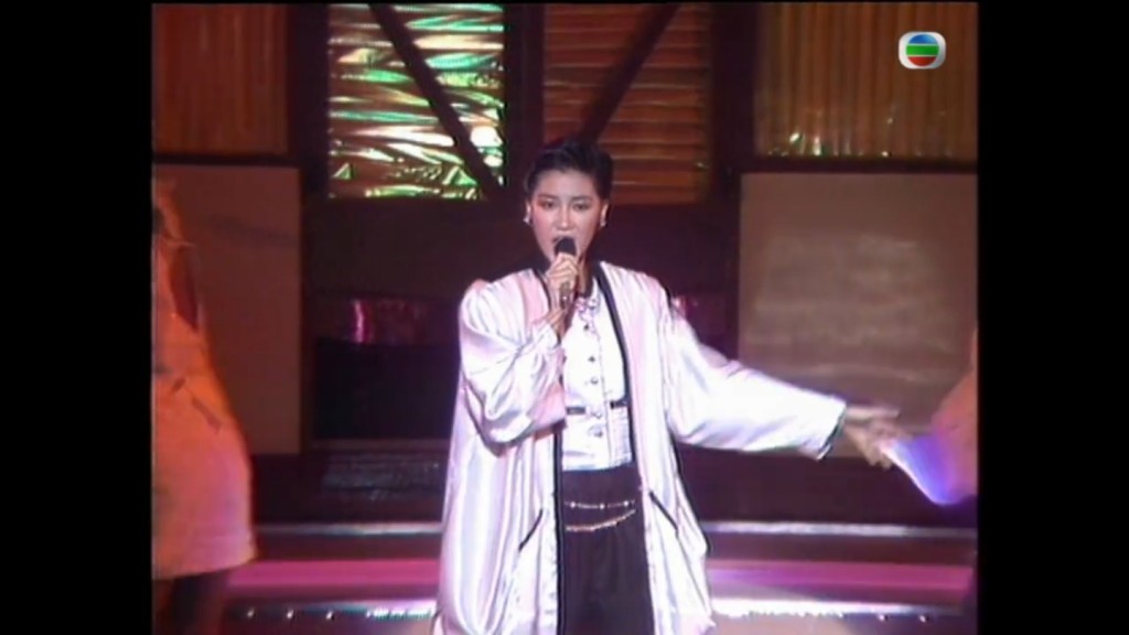 文佩玲是1986年《第五屆新秀歌唱大賽》冠軍。