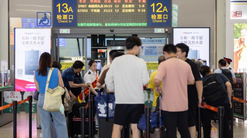 滬港高鐵動臥列車投入服務，令中港旅客多了交通選擇。新華社
