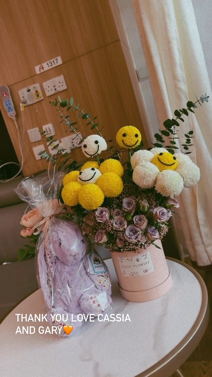 梁諾妍收到不少花束恭賀。