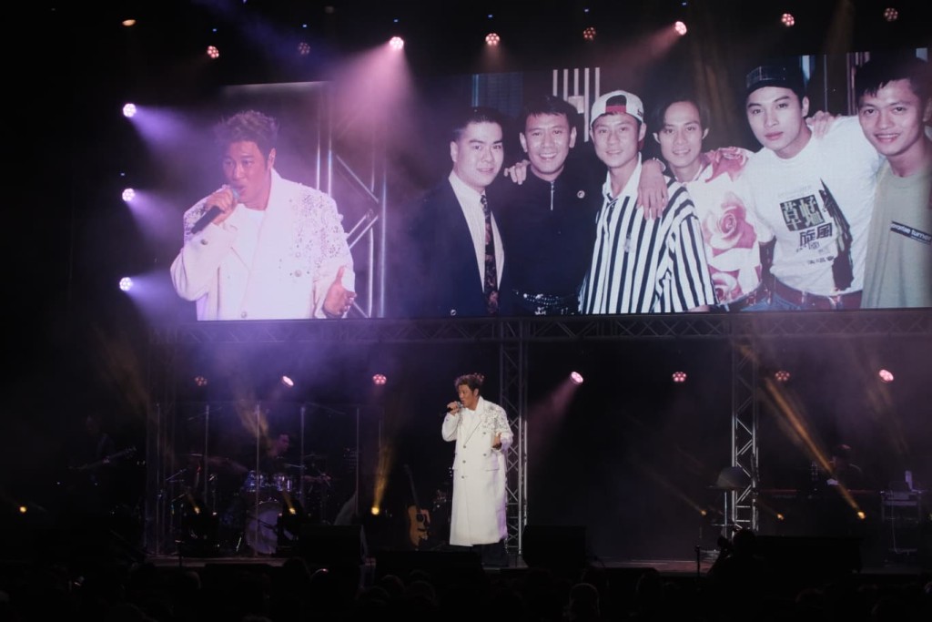 譚耀文與羅文、草蜢。 譚耀文與羅文、草蜢。