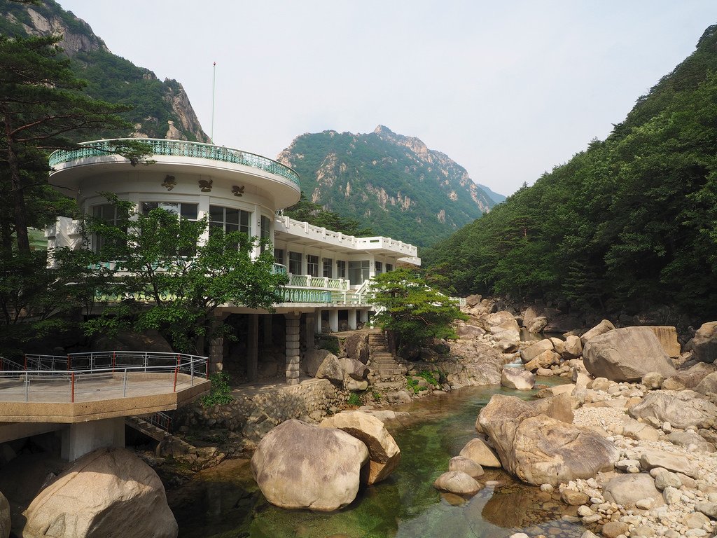 運作金剛山觀光計畫特別法也遭廢除，圖為北韓金剛山旅遊區。網上圖片
