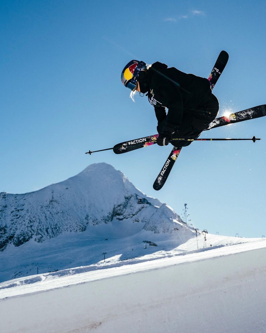 谷爱凌在滑雪运动有优异成就。IG