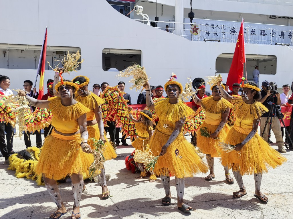 “丝路方舟”医院船归国，完成历时234天破纪录的“和谐使命”任务。新华社