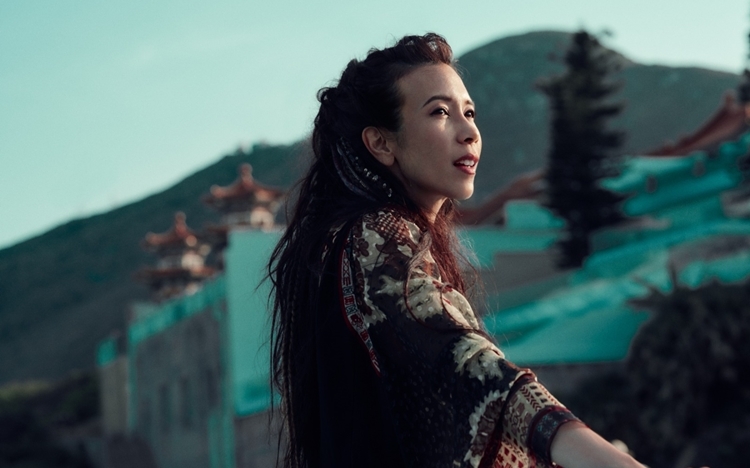 Karen為重新編曲版《戀一世的愛》拍MV。   