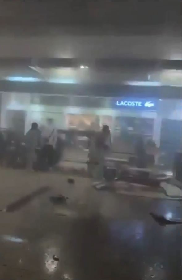 杜拜机场遭伊朗自杀无人机击中导致4名工作人员受伤。X@SaycheeseDGTL