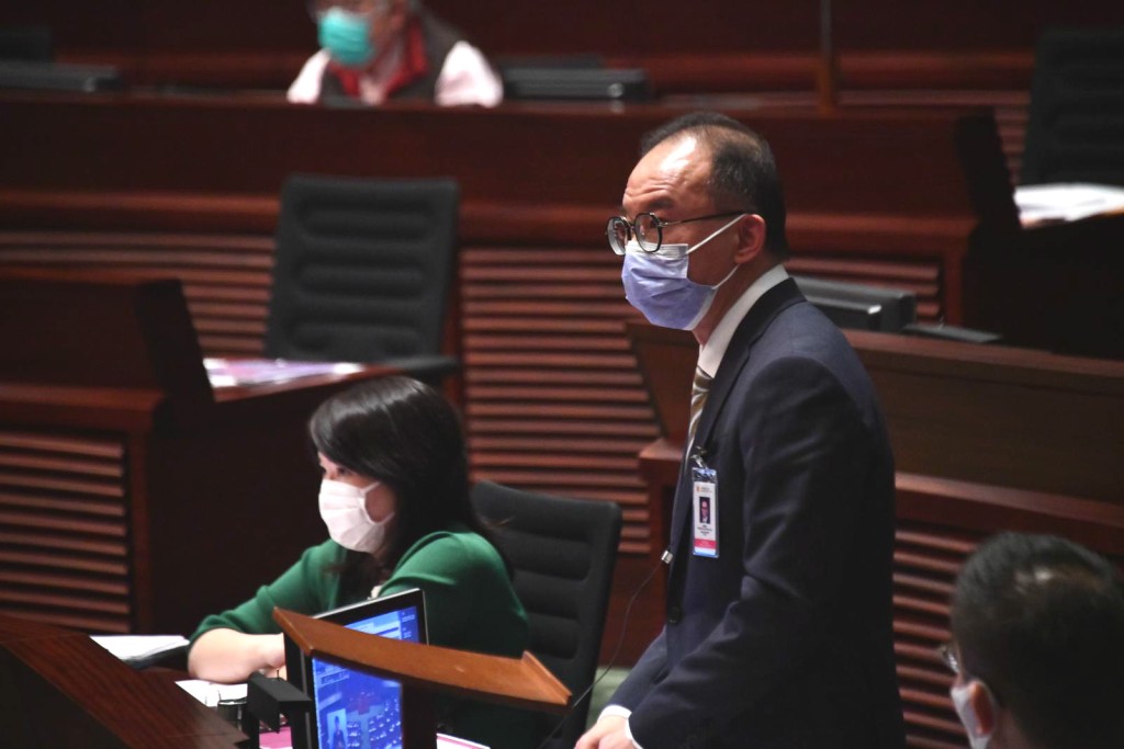 政制及內地事務局長曾國衞