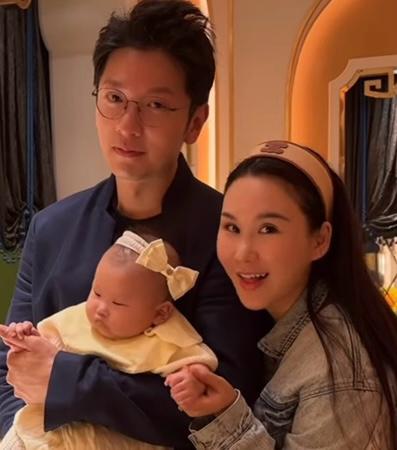 高鈞賢同老婆愛傾生意經。 高鈞賢同老婆愛傾生意經。