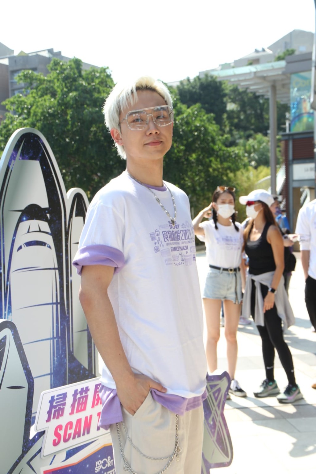 CY強調與Carmen是朋友關係。