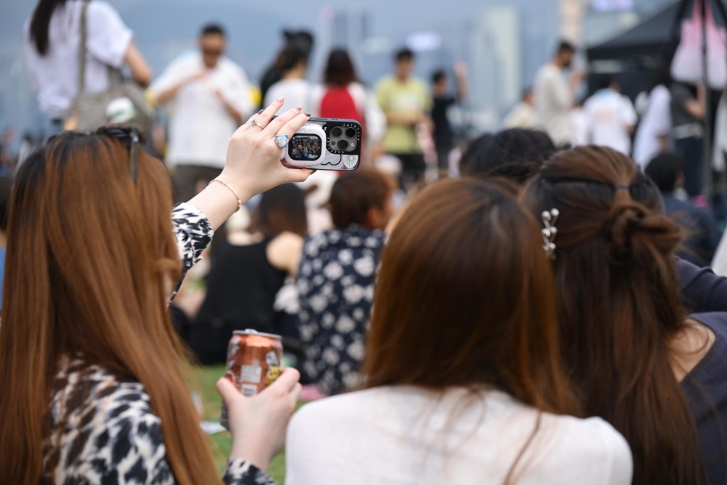 市民飲酒聽音樂。