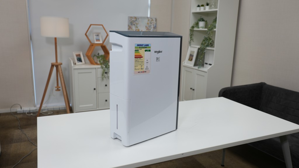 惠而浦Puri-Pro抽濕淨化機（DS242HG）具有乾衣及空氣淨化功能。