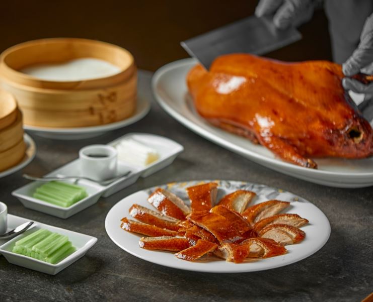 位於香港東涌世茂喜來登酒店的高級中菜廳「采悅軒」，推出$99片皮鴨震撼優惠。