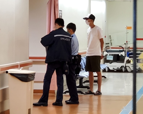 女子美林邨單位上吊,送院不治。