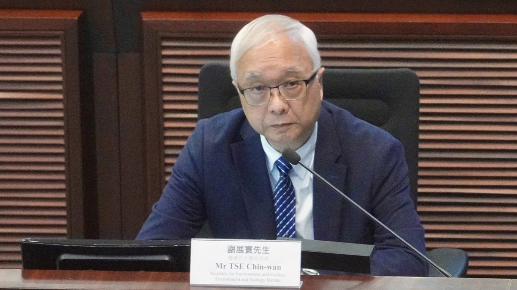 審計報告指食環署審批食物業牌照時間偏長，謝展寰接納審計處建議 。資料圖片