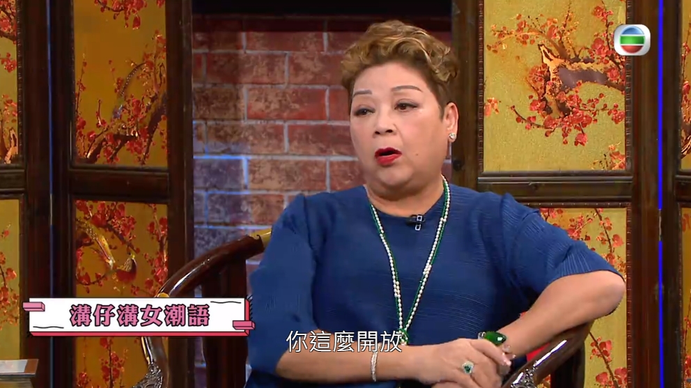 肥媽係咁「啄」住游游嘅「處女論」,好搞笑。