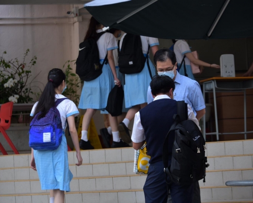 學校加強防疫措施。