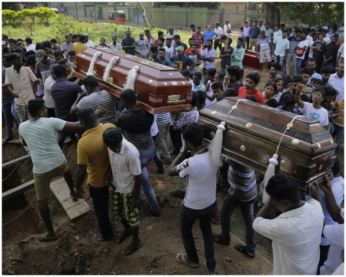 连环炸弹袭击做成321人死亡。AP