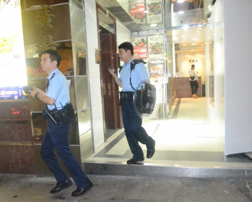 一名賊人潛入尖沙嘴一間裝修中的食肆,被保安發現報警。