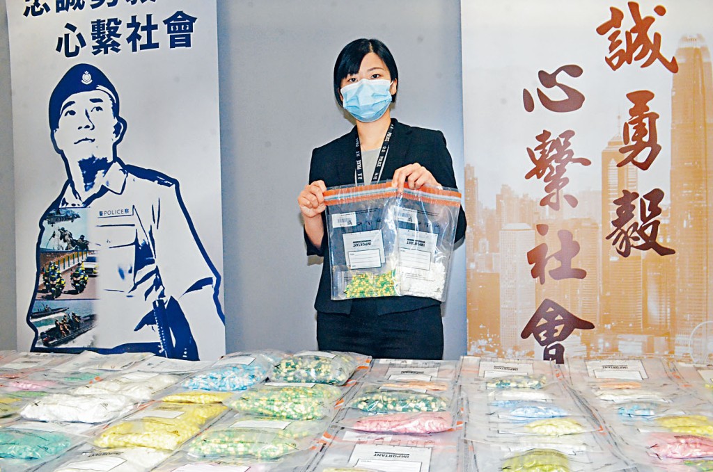 ■廖敏盈督察展示兩種減肥藥麻黃鹼及氟西汀。