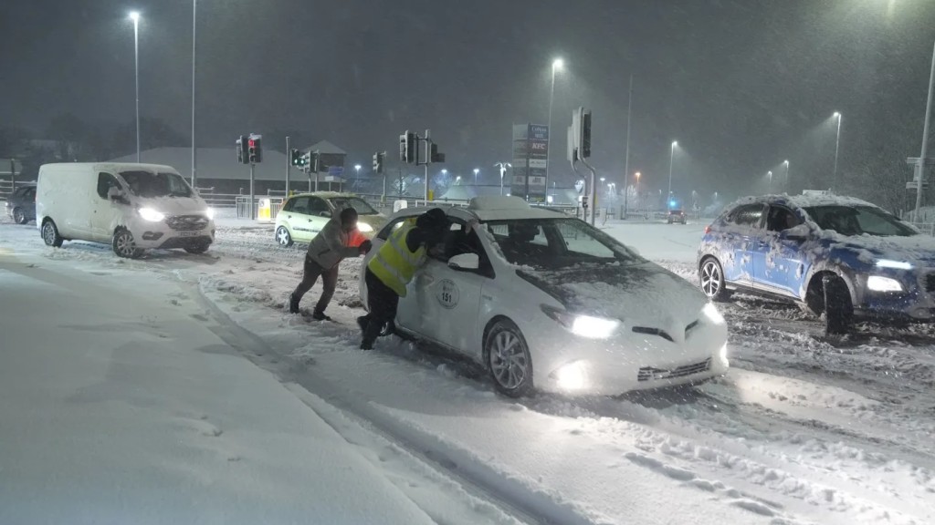 歐洲遭遇大雪影響，英國及德國交通出現混亂。美聯社