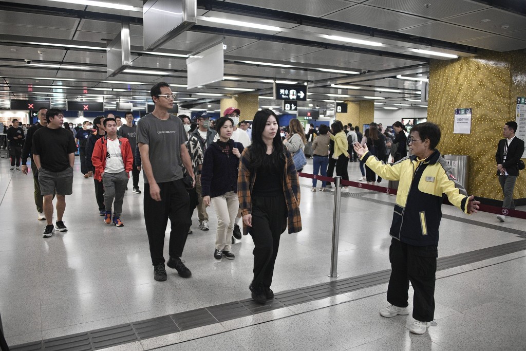 港鐵在大型活動期間善用科技作預測、管理客流及安排人手,確保營運安全順暢且高效。 港鐵在大型活動期間善用科技作預測、管理客流及安排人手,確保營運安全順暢且高效。