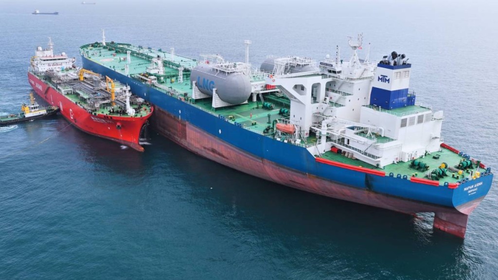 中電源動再夥中海油 首次完成超大型運油輪LNG加注