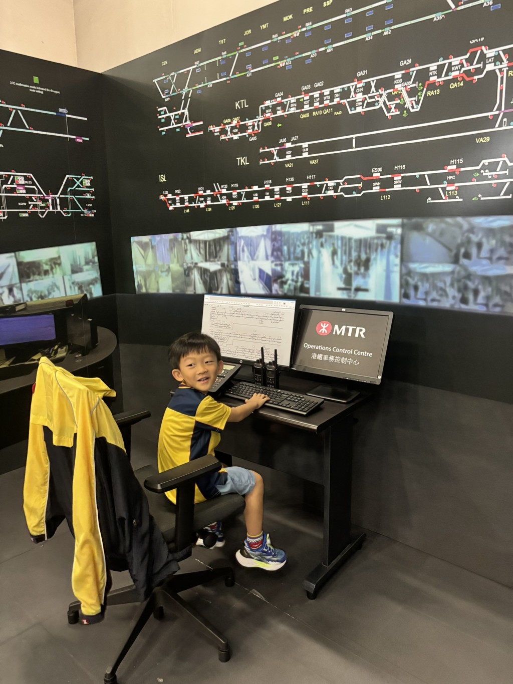 展覽亦新增模擬隧道維修及車務控制中心場景，讓參觀者了解鐵路全天候安全運作的「幕後功臣」。（圖片來源：《親子王》）